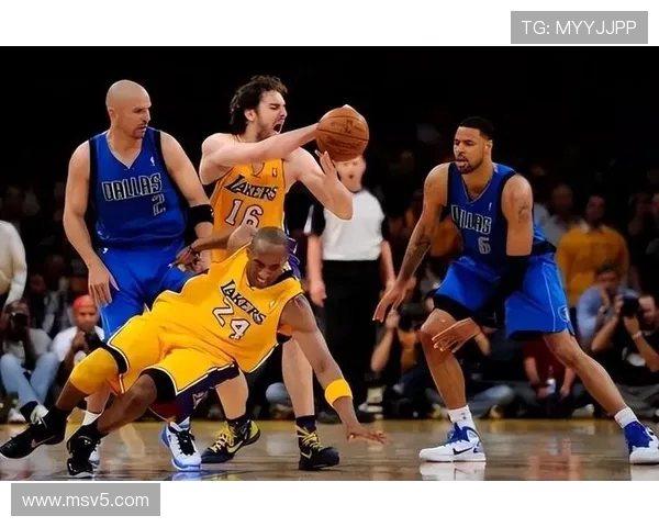 2012湖人对阵小牛常规赛经典对决全景回顾与战术解析背后故事 2012湖人对阵小牛常规赛经典对决全景回顾与战术解析背后故事