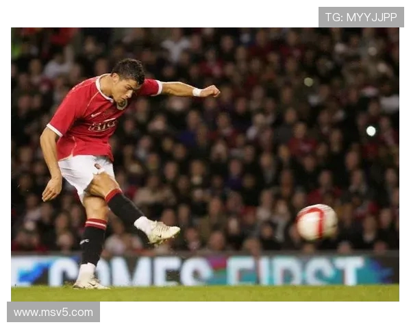 C罗世界杯任意球引发球迷热烈反应 足球传奇再现经典瞬间