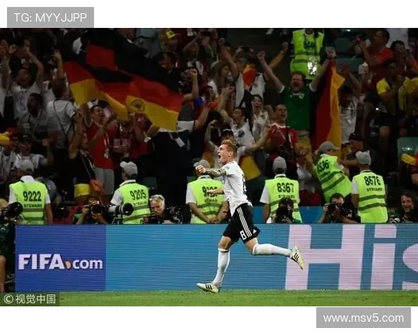 专访帕夫洛维奇：从更衣室的开心果到球场中场的核心力量